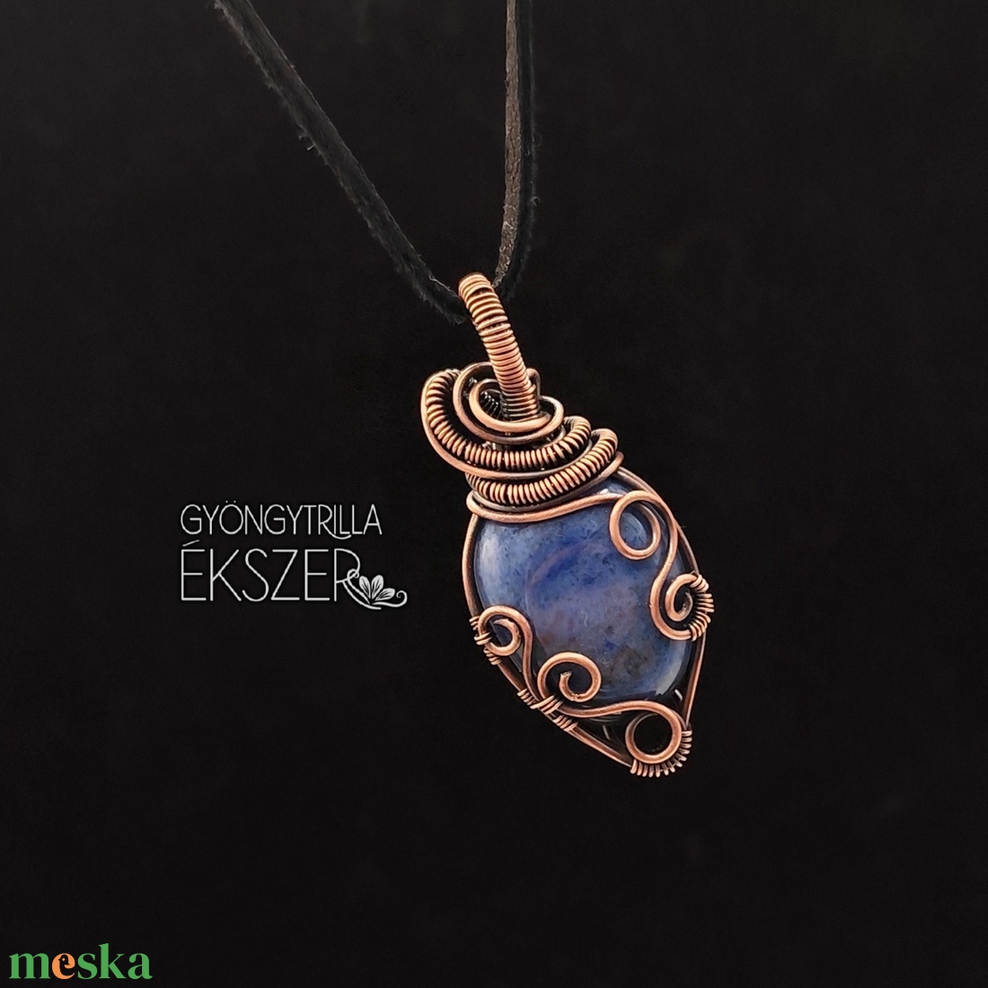 Dumortierit medál antikolt vörösréz befoglalással - ékszer - nyaklánc - medál - Meska.hu