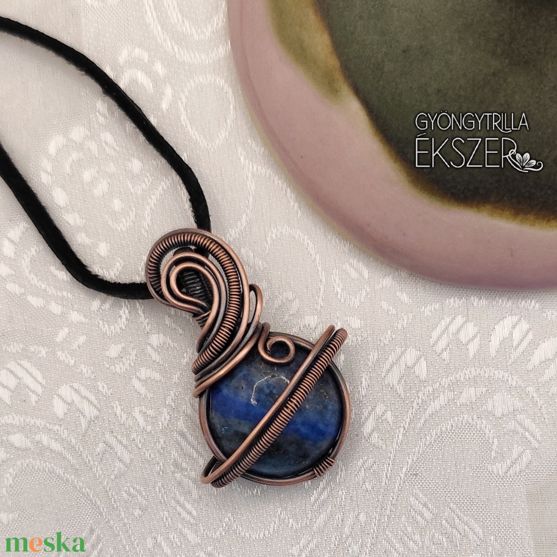 Lapis lazuli bolygó medál antikolt vörösréz befoglalással - ékszer - nyaklánc - medál - Meska.hu
