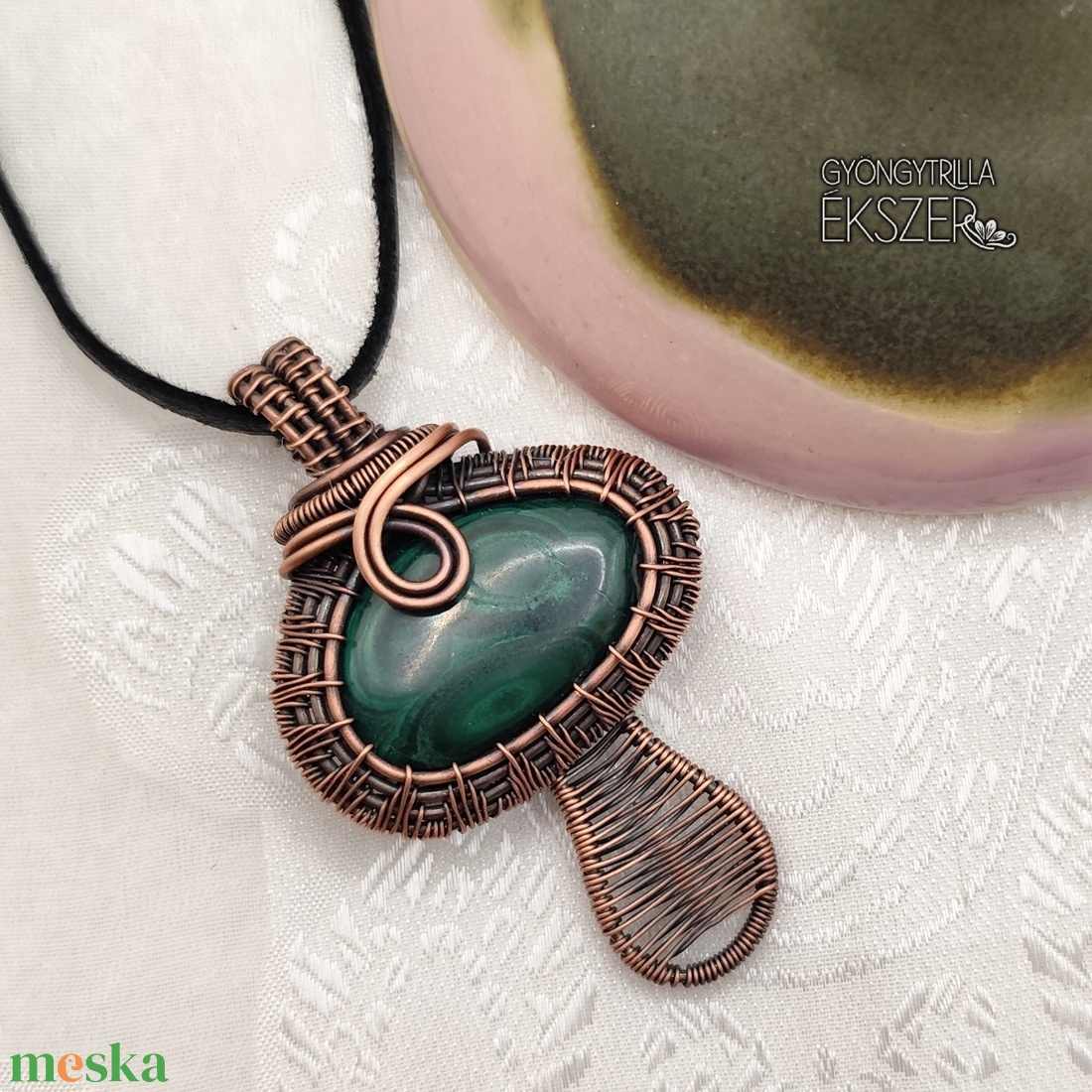 Malachit gomba medál antikolt vörösréz befoglalással - ékszer - nyaklánc - medál - Meska.hu