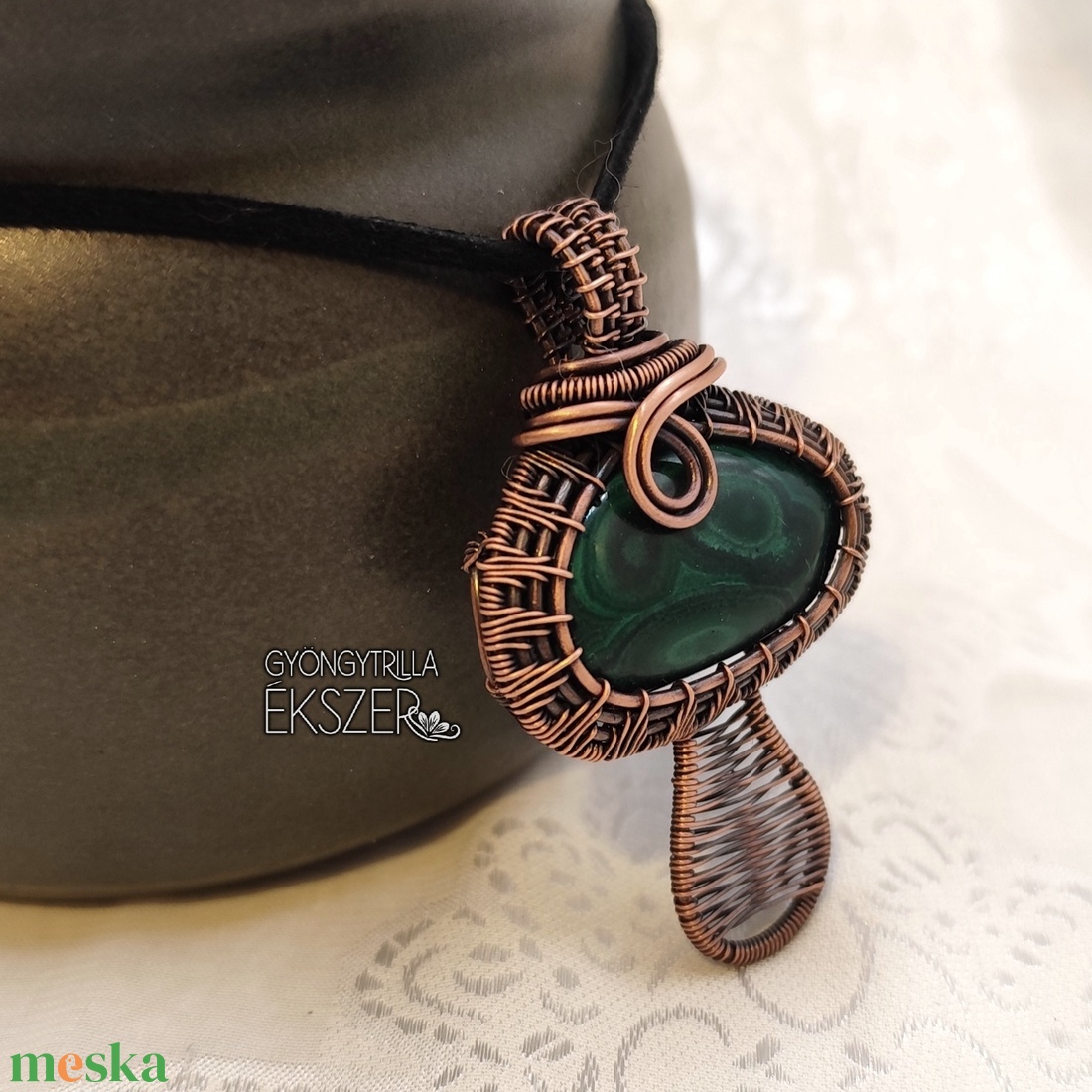 Malachit gomba medál antikolt vörösréz befoglalással - ékszer - nyaklánc - medál - Meska.hu