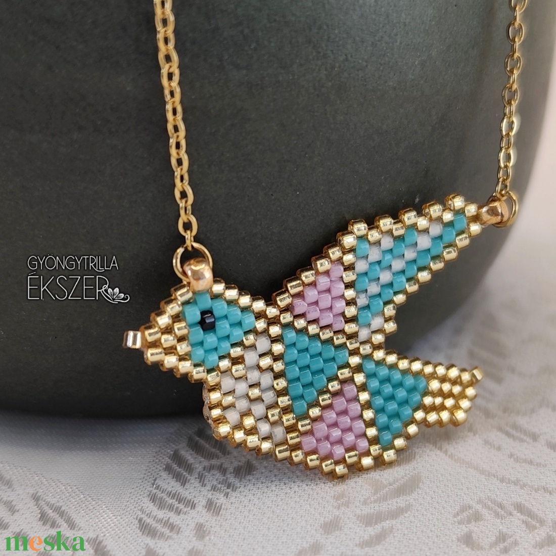 Pasztell madárka gyöngyfűzött nyaklánc  - ékszer - nyaklánc - medálos nyaklánc - Meska.hu