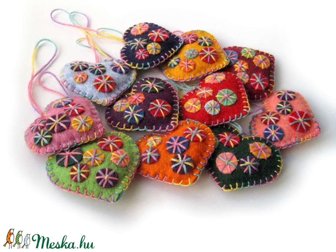 10+1 tarkabarka, hímzett, filc szívecske, ballagásra, pedagógusoknak, barátoknak, ajándékkísérő - - Meska.hu 10+1 tarkabarka, hímzett, filc szívecske, ballagásra, pedagógusoknak, barátoknak, ajándékkísérő - - Meska.hu