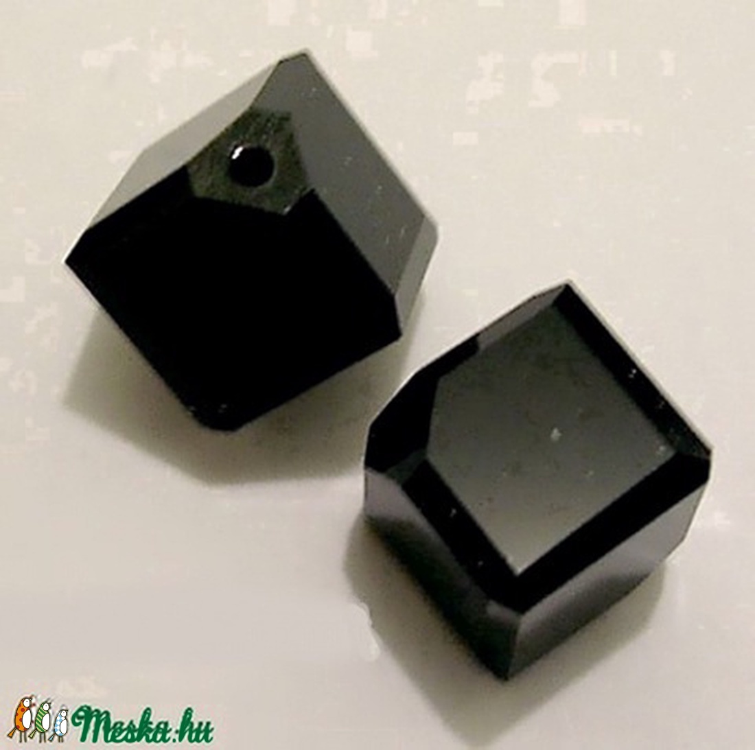 Swarovski kocka átlósan fúrt 6mm-es - gyöngy, ékszerkellék - swarovski kristályok - Meska.hu