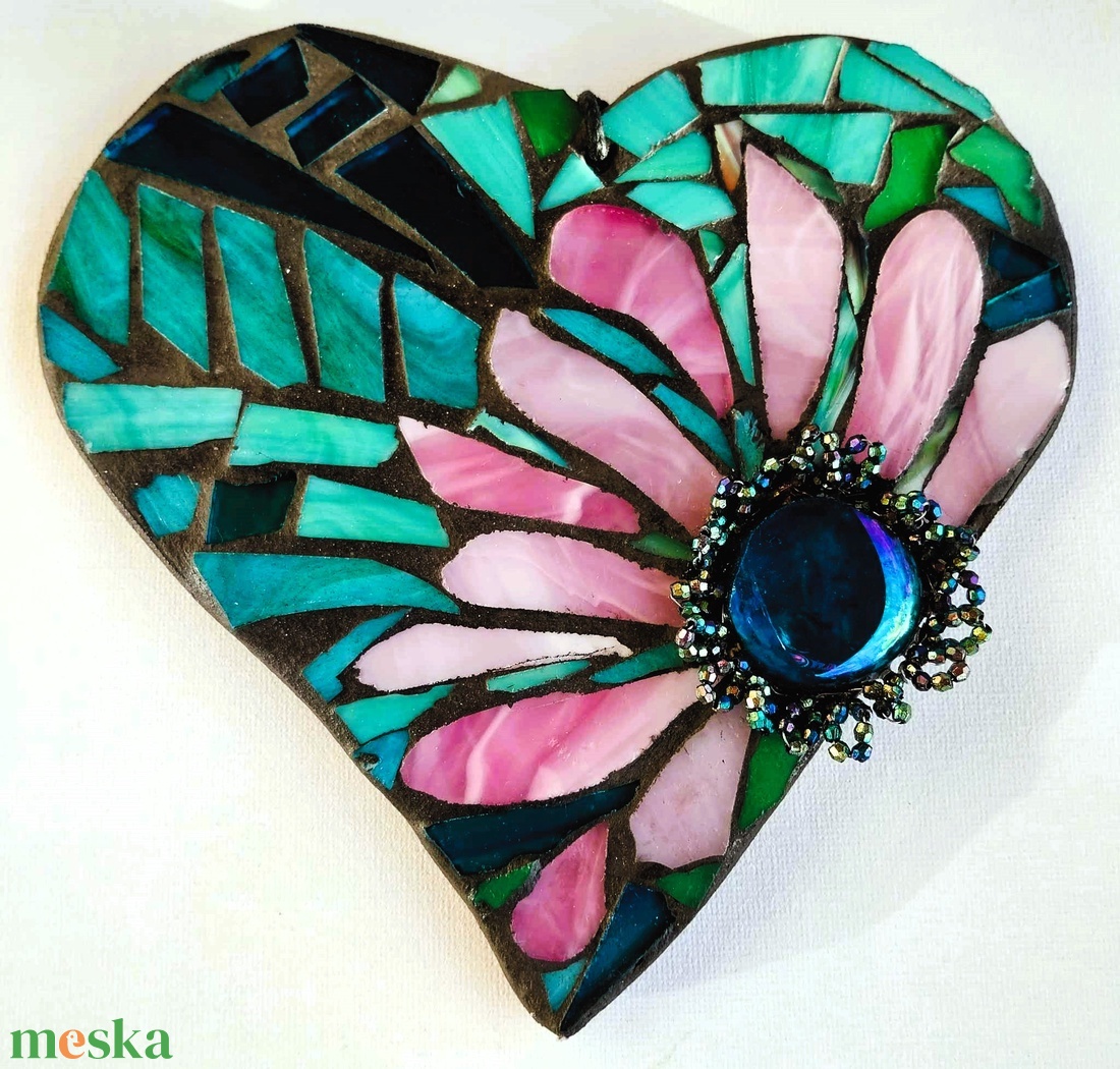 Rózsaszín virág zöld levelek között szív alakú üvegmozaik - otthon & lakás - dekoráció - kép & falikép - mozaik kép - Meska.hu