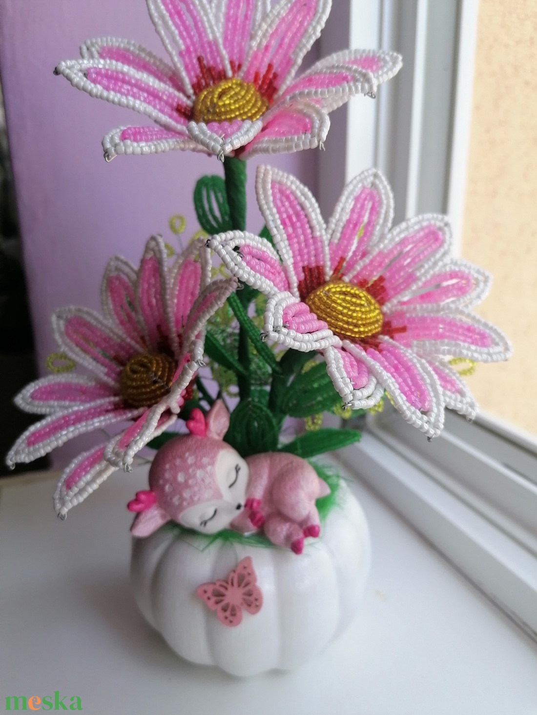 Gyöngyből készült virág őzikével  - otthon & életmód - dekoráció - Meska.hu