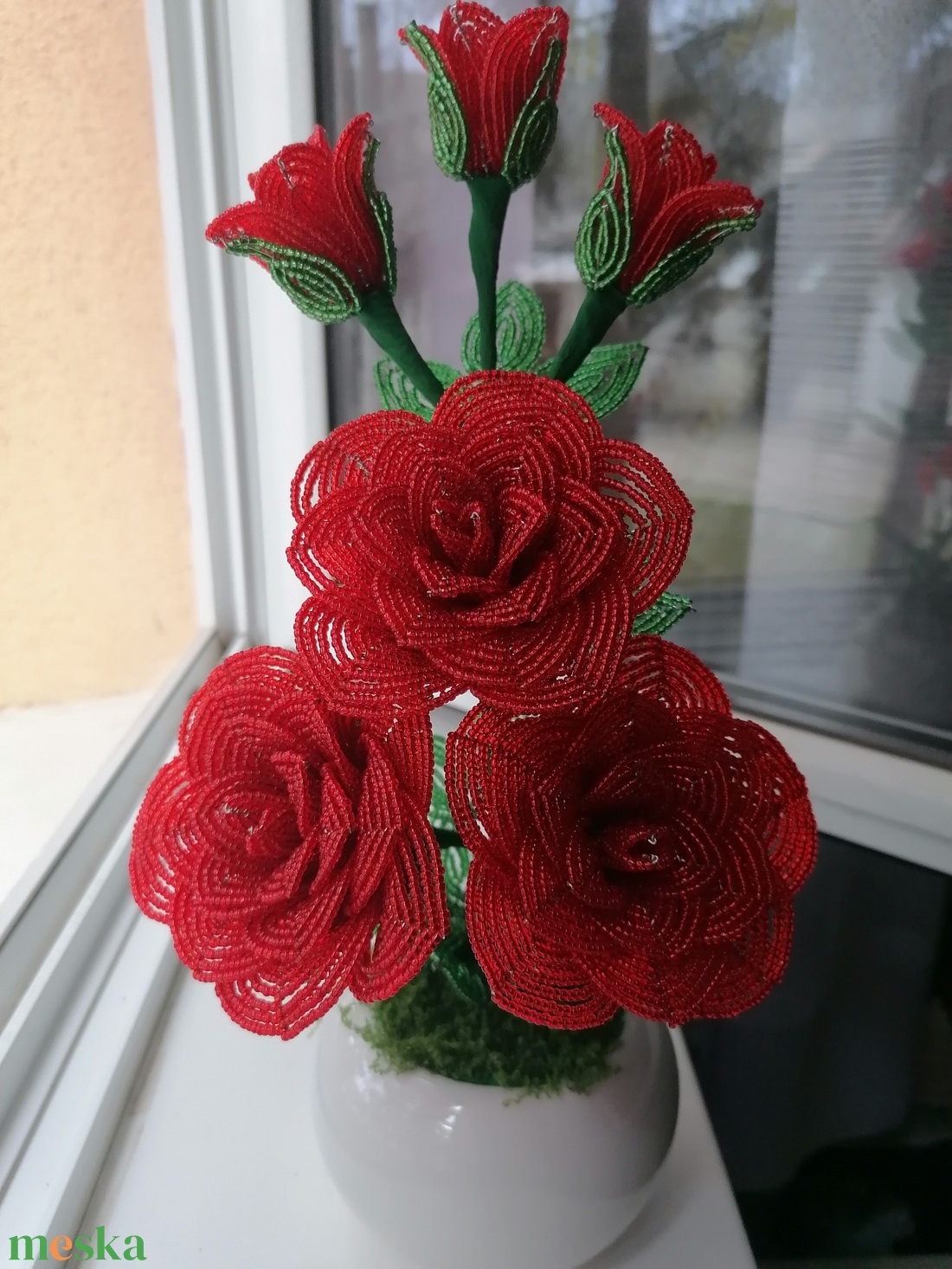 Gyöngyből készült piros rózsa - otthon & életmód - dekoráció - virágdísz és tartó - csokor & virágdísz - Meska.hu