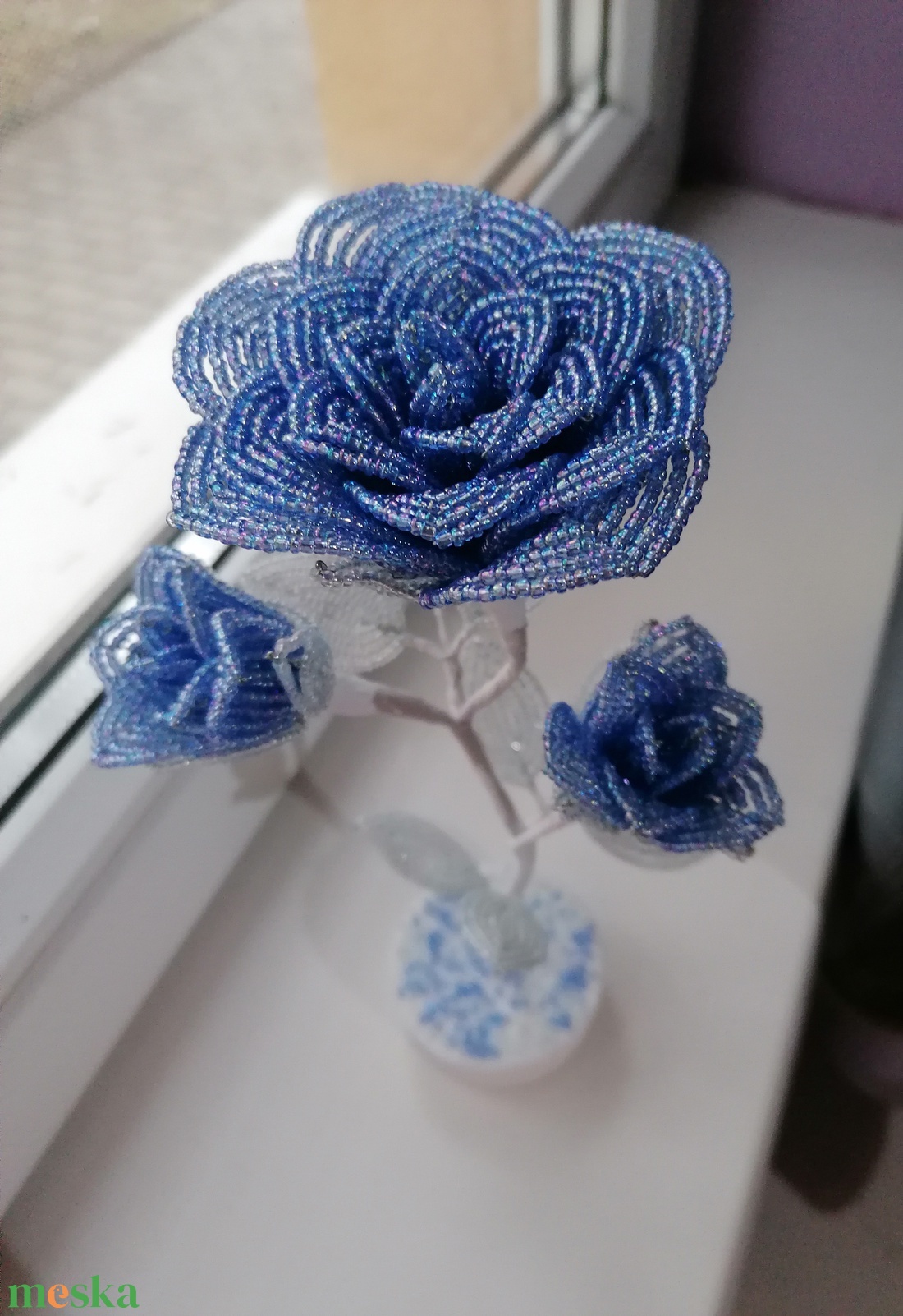 Gyöngyből készült kék rózsák - otthon & életmód - dekoráció - virágdísz és tartó - csokor & virágdísz - Meska.hu