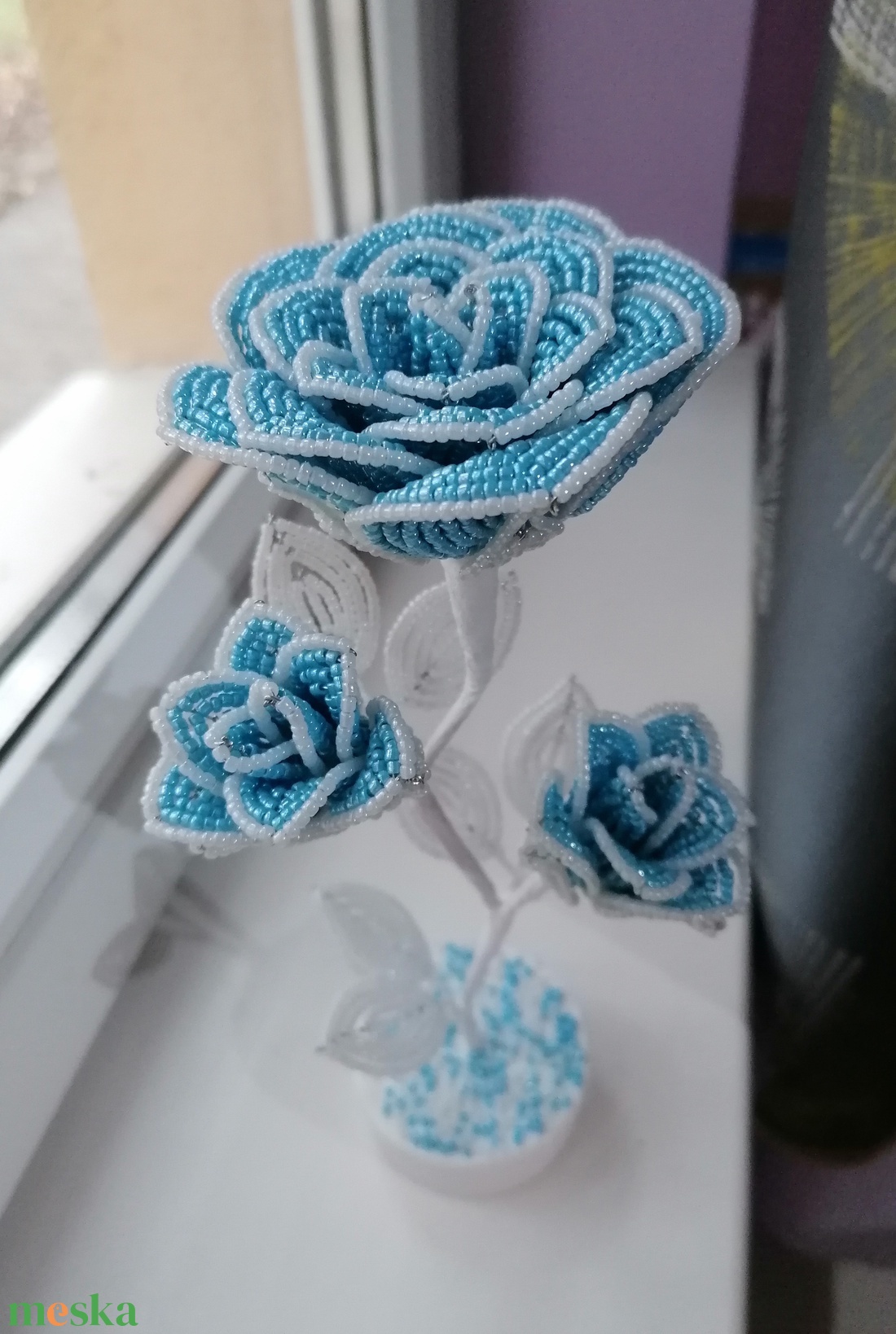 Gyöngyből készült kék rózsák - otthon & életmód - dekoráció - virágdísz és tartó - csokor & virágdísz - Meska.hu