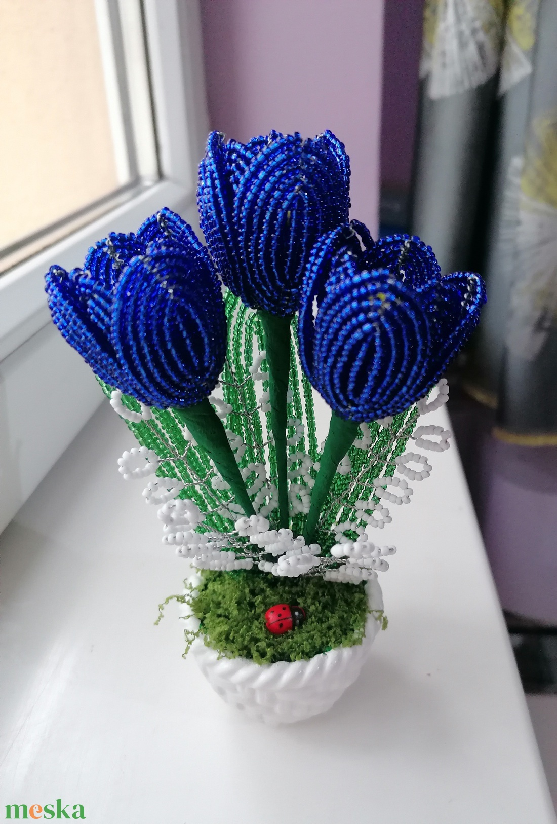 Gyöngyből készült kék tulipán - otthon & életmód - virágdekoráció - virágdíszek - virágdísz kaspóban - Meska.hu