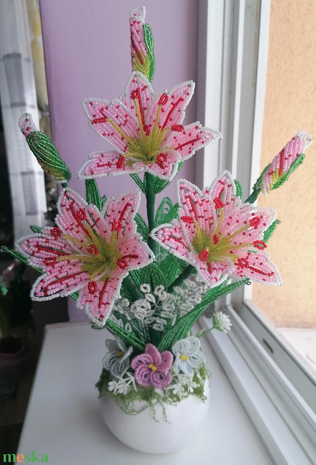 Gyöngyből készült liliom - otthon & életmód - virágdekoráció - virágdíszek - asztali virágdísz - Meska.hu