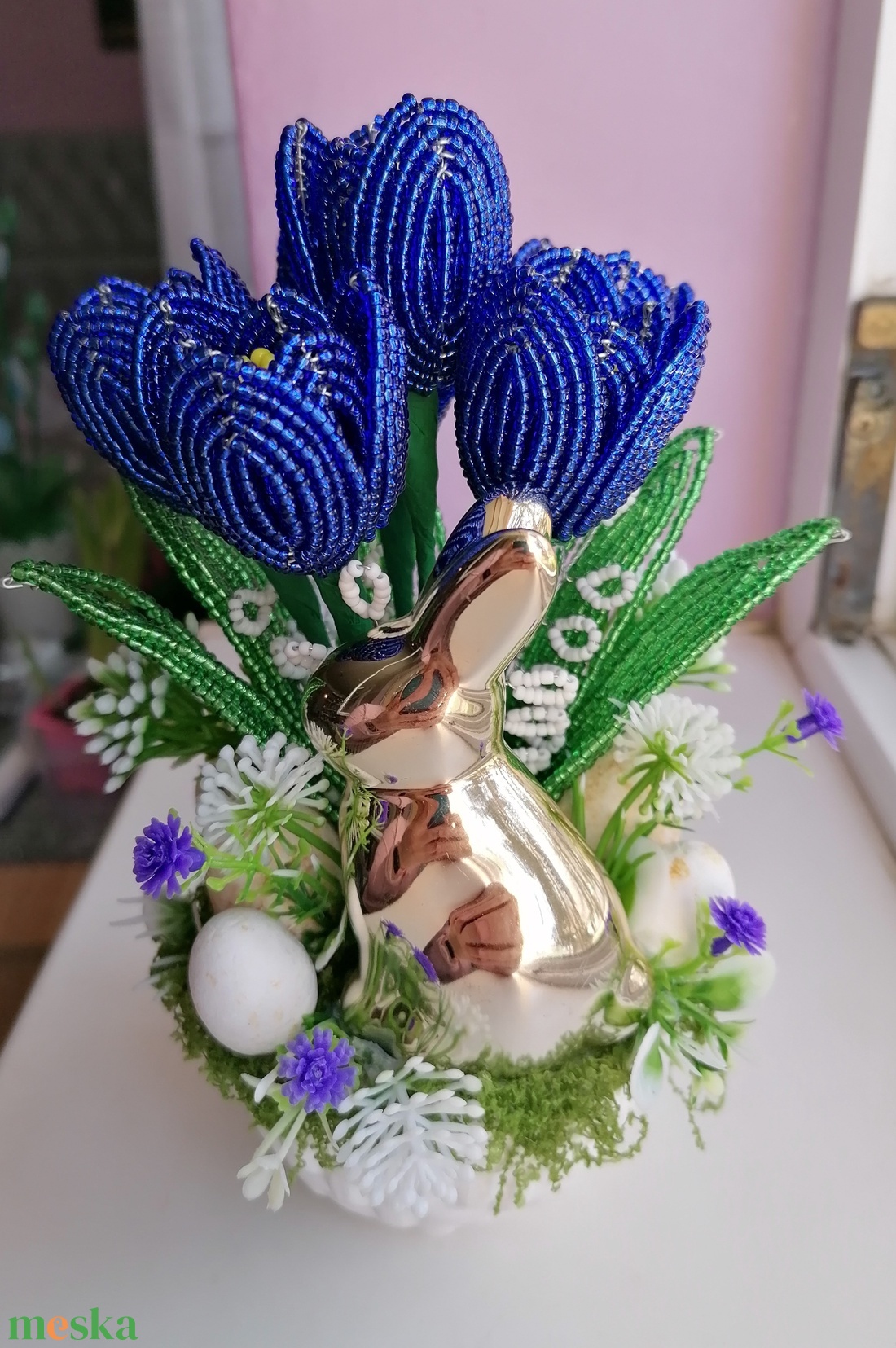 Gyöngyből készült tulipán nyuszival  - otthon & életmód - virágdekoráció - virágdíszek - virágdísz kaspóban - Meska.hu