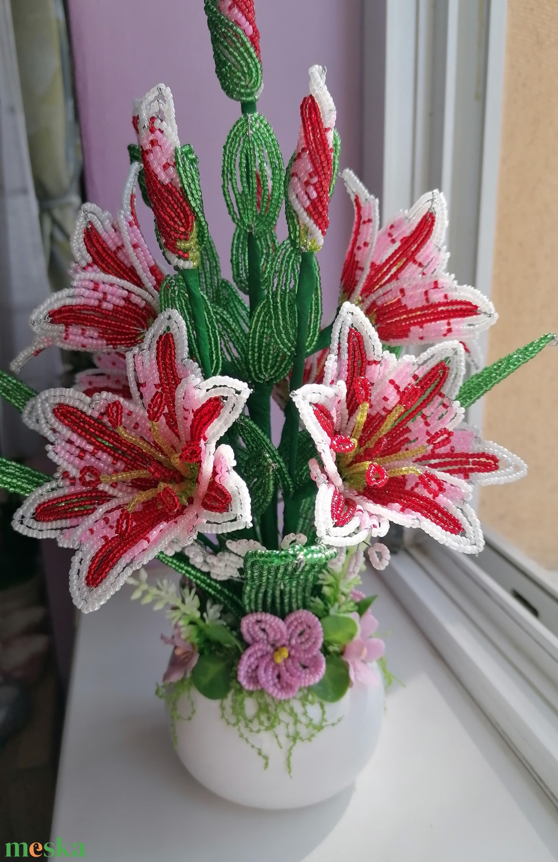 Gyöngyből készült liliom csokor - otthon & életmód - virágdekoráció - virágdíszek - virágdísz kaspóban - Meska.hu