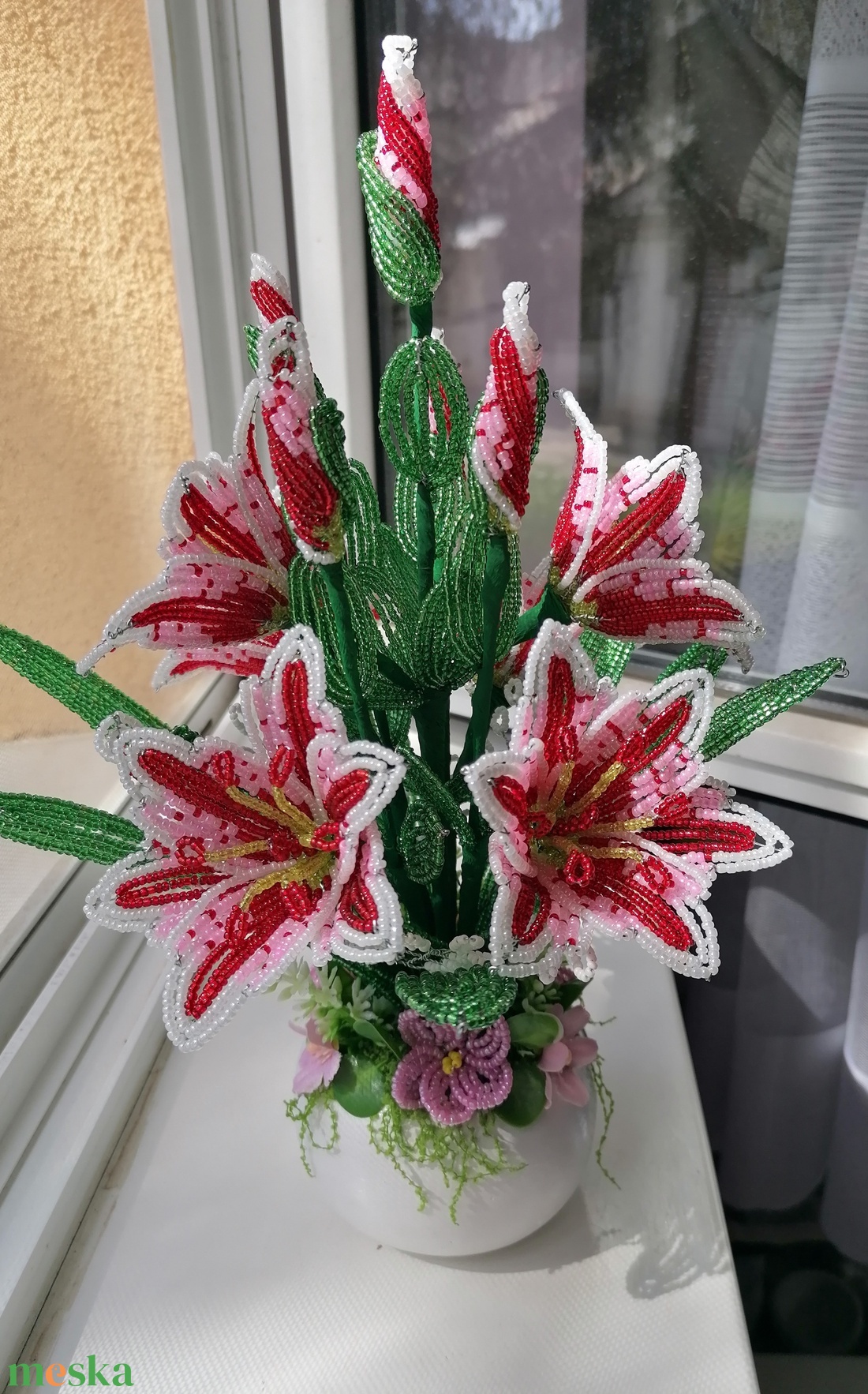 Gyöngyből készült liliom csokor - otthon & életmód - virágdekoráció - virágdíszek - virágdísz kaspóban - Meska.hu