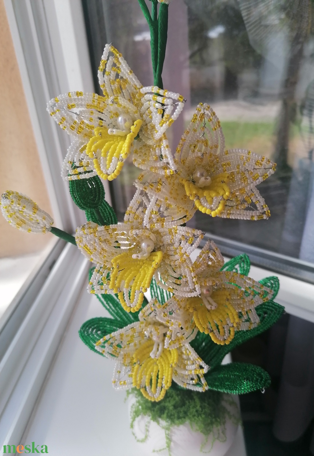 Gyöngyből készült orchidea - otthon & életmód - virágdekoráció - virágdíszek - virágdísz kaspóban - Meska.hu