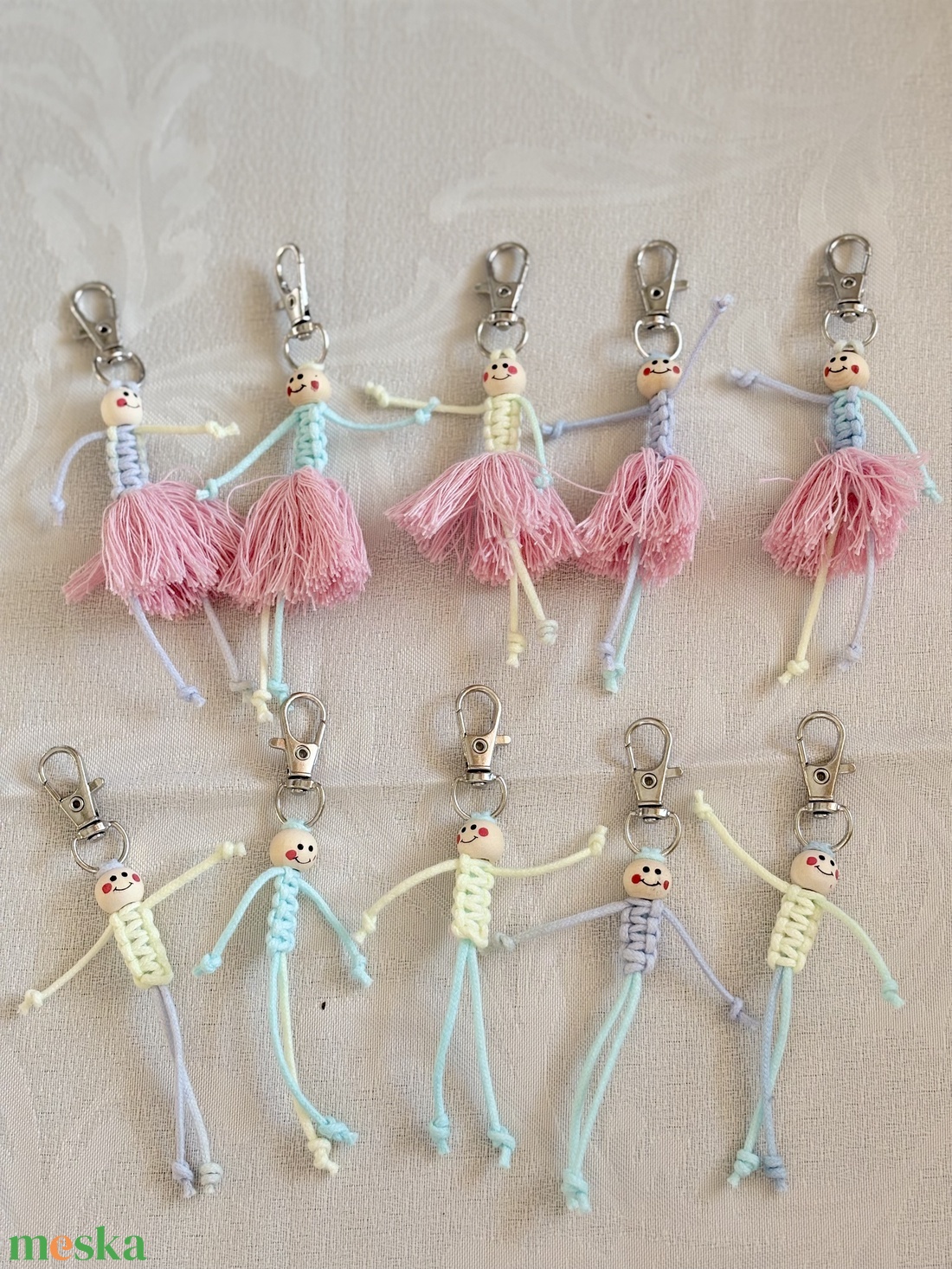 Pillekönnyű Balerinák � Kézzel csomózott kulcstartók és táskadíszek - táska & tok - kulcstartó & táskadísz - kulcstartó - Meska.hu
