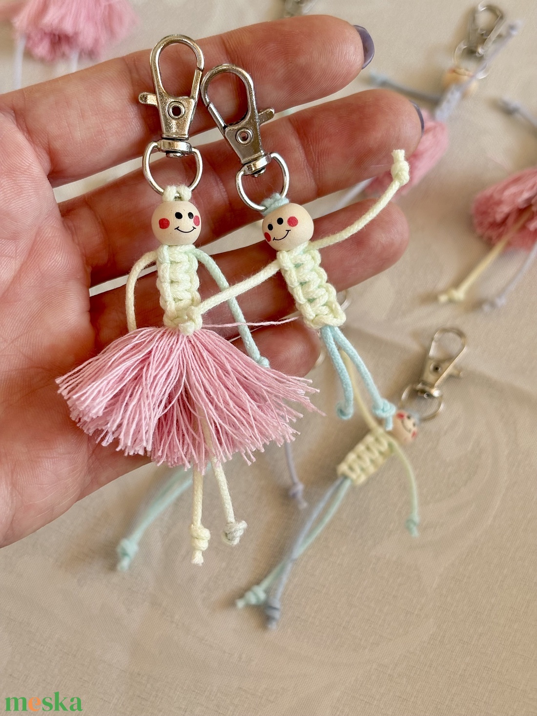 Pillekönnyű Balerinák � Kézzel csomózott kulcstartók és táskadíszek - táska & tok - kulcstartó & táskadísz - kulcstartó - Meska.hu