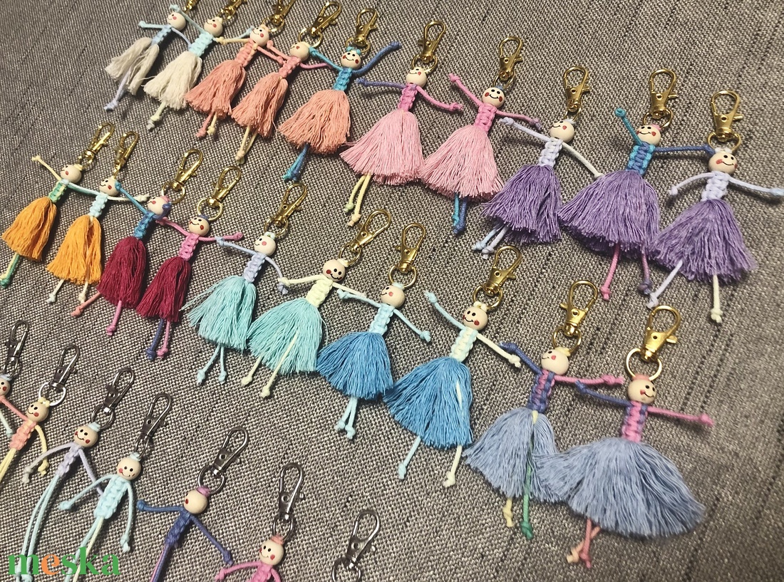 Pillekönnyű Balerinák � Kézzel csomózott kulcstartók és táskadíszek - táska & tok - kulcstartó & táskadísz - kulcstartó - Meska.hu