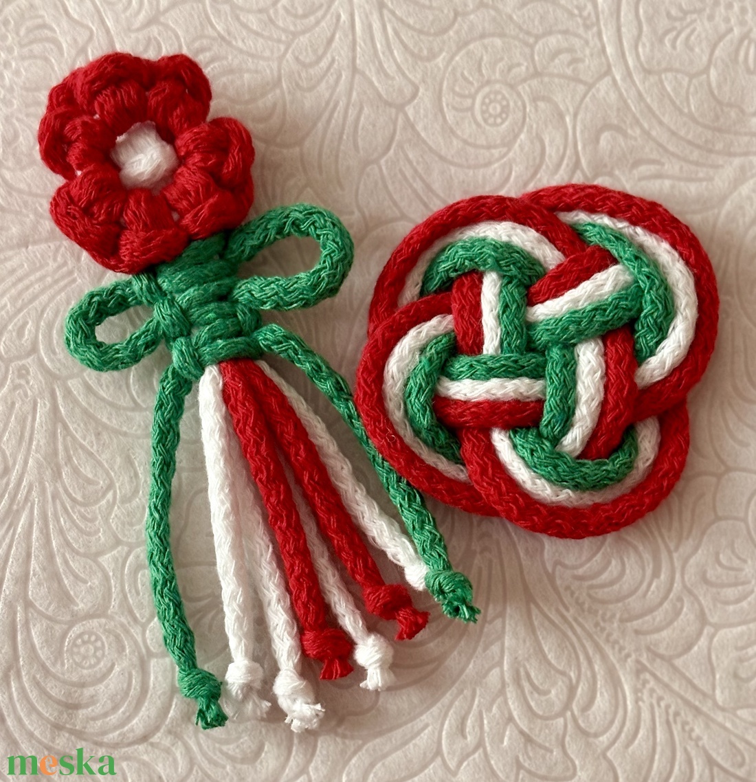 Mágneses Nemzeti színű virág / kokárda  gyermekbarát - ékszer - kitűző és bross - Meska.hu