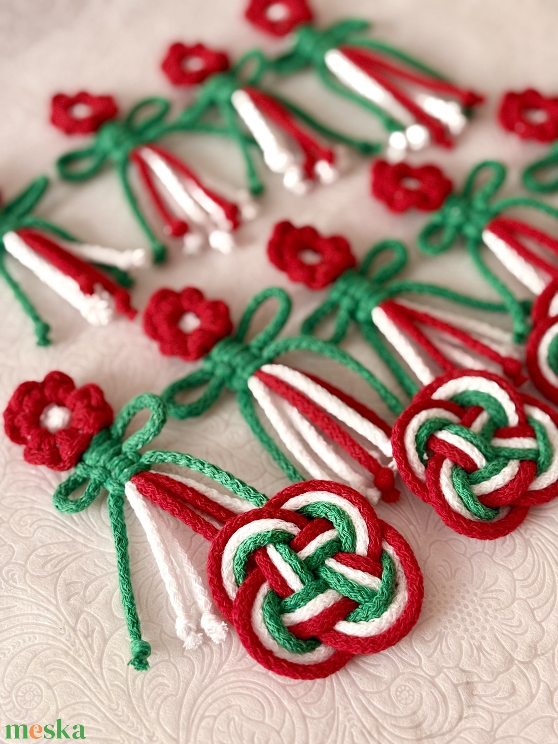 Mágneses Nemzeti színű virág / kokárda  gyermekbarát - ékszer - kitűző és bross - Meska.hu