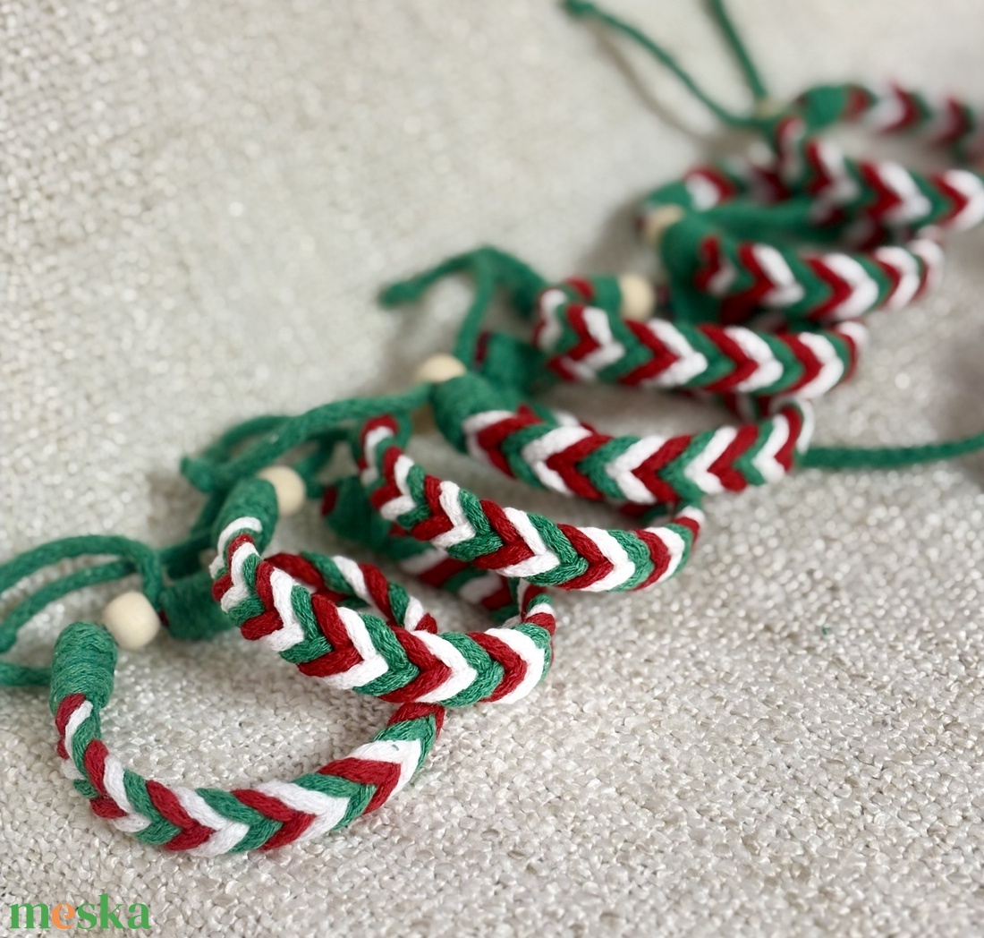 Nemzeti színű karkötő - ékszer - kitűző és bross - Meska.hu