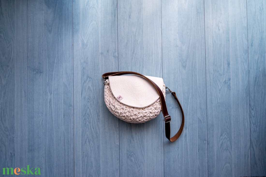 Crossbody - jázmin mintával - táska & tok - kézitáska & válltáska - vállon átvethető táska - Meska.hu Crossbody - jázmin mintával - táska & tok - kézitáska & válltáska - vállon átvethető táska - Meska.hu