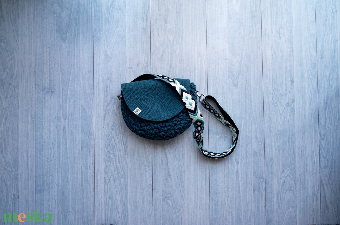 Crossbody - jázmin mintával - táska & tok - kézitáska & válltáska - vállon átvethető táska - Meska.hu Crossbody - jázmin mintával - táska & tok - kézitáska & válltáska - vállon átvethető táska - Meska.hu