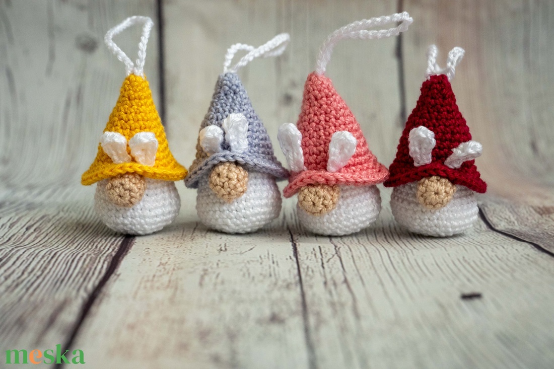 Horgolt húsvéti manó nyuszifülekkel - otthon & életmód - dekoráció - fali és függő dekoráció - függődísz - Meska.hu