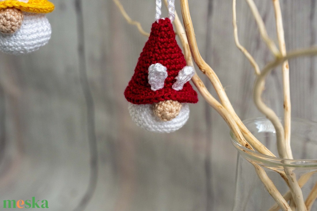 Horgolt húsvéti manó nyuszifülekkel - otthon & életmód - dekoráció - fali és függő dekoráció - függődísz - Meska.hu