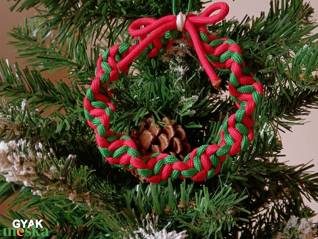 Karácsonyi dísz paracord zsinórból - karácsony - karácsonyi lakásdekoráció - karácsonyfadíszek - Meska.hu