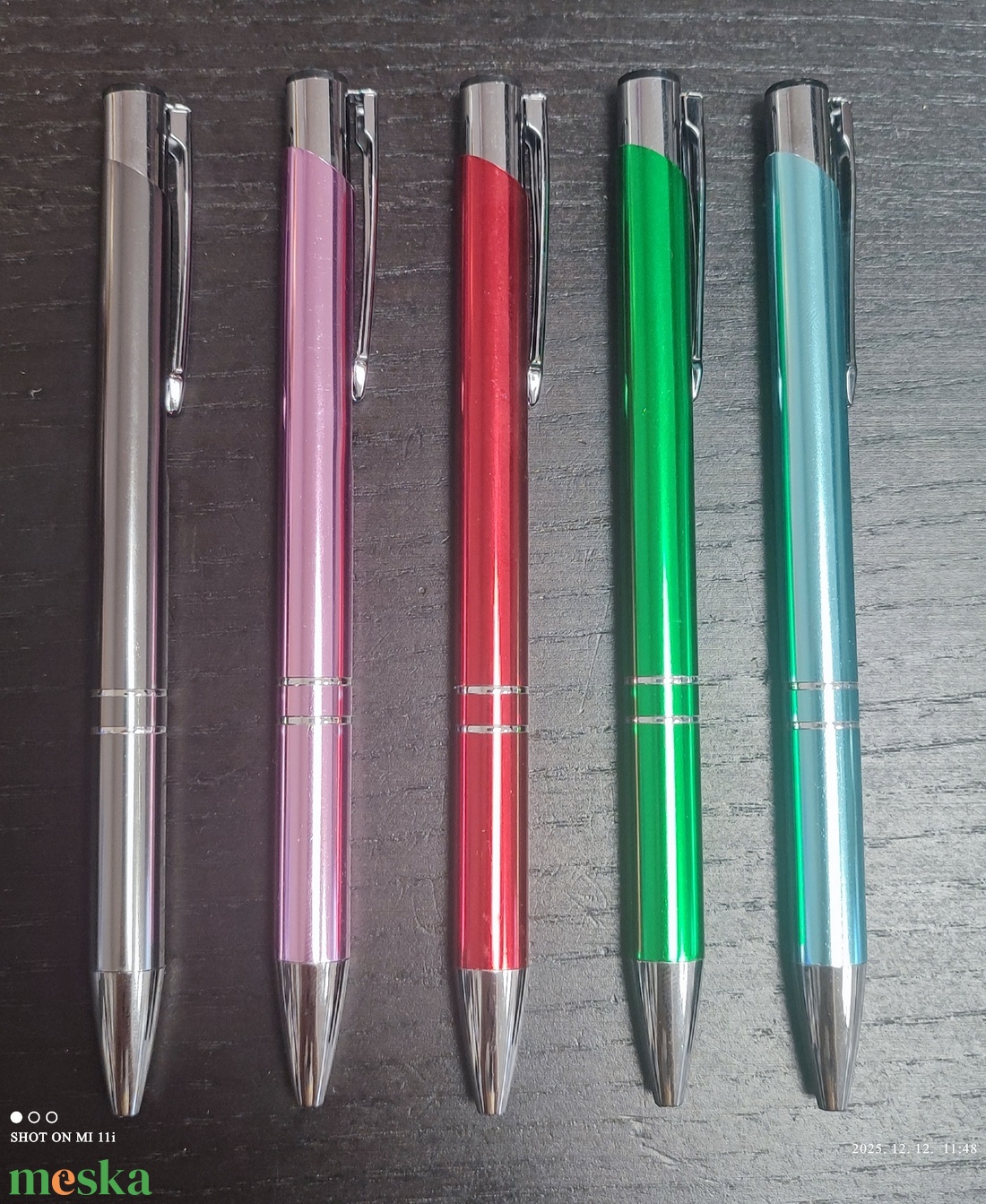 Gravírozott fém toll fényes színekben - otthon & életmód - papír, írószer - ceruza & toll - Meska.hu