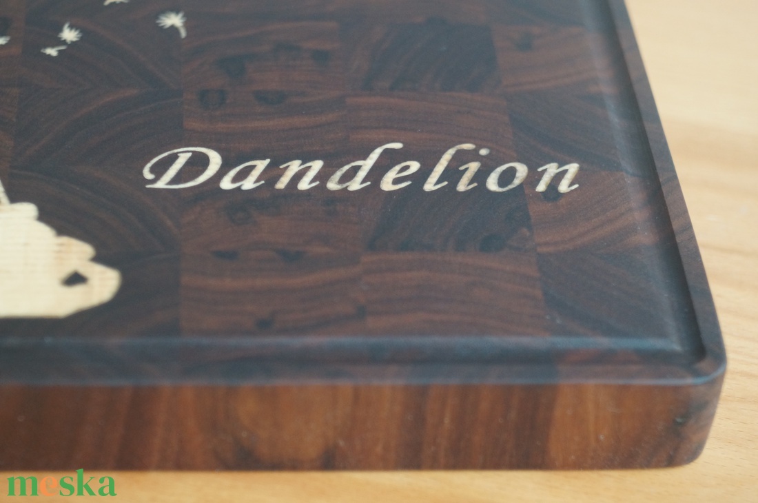 Pitypangot fújó kislány - bütüs vágódeszka valódi fa betéttel - otthon & életmód - konyhafelszerelés, tálalás - sütés, főzés - vágódeszka - Meska.hu