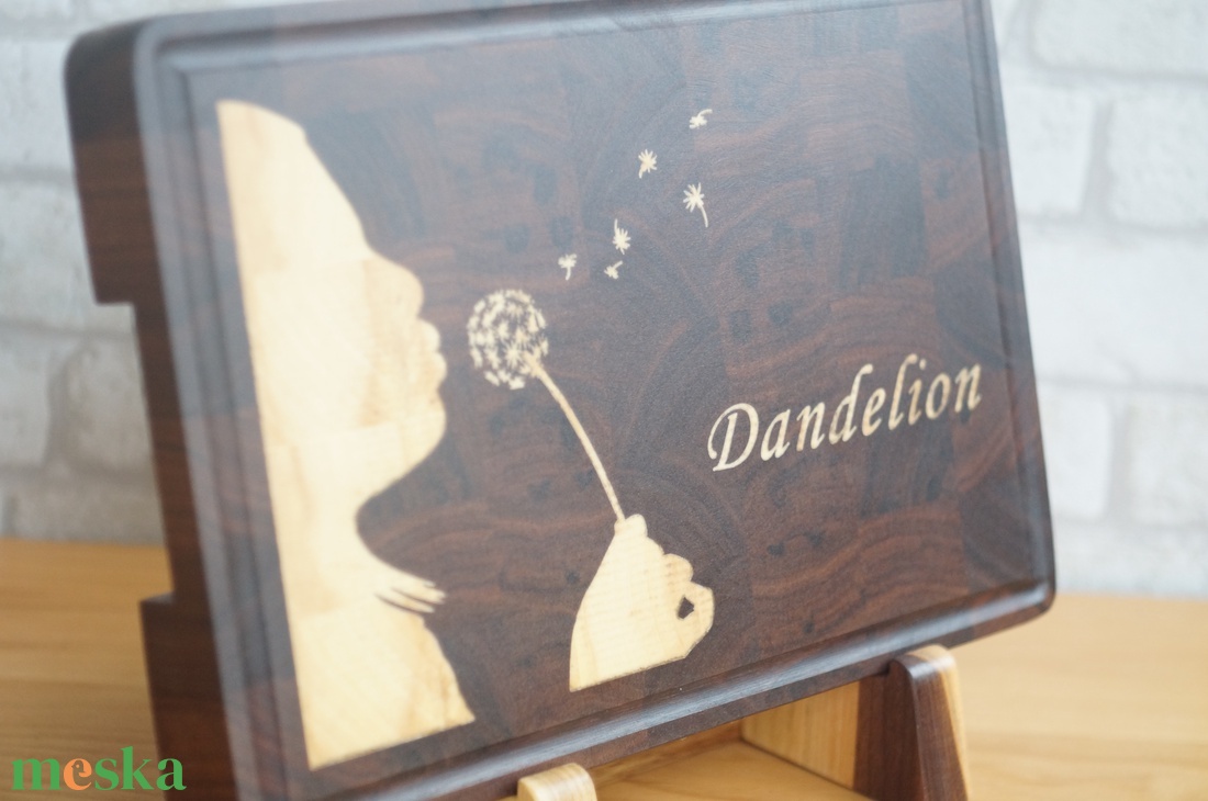 Pitypangot fújó kislány - bütüs vágódeszka valódi fa betéttel - otthon & életmód - konyhafelszerelés, tálalás - sütés, főzés - vágódeszka - Meska.hu