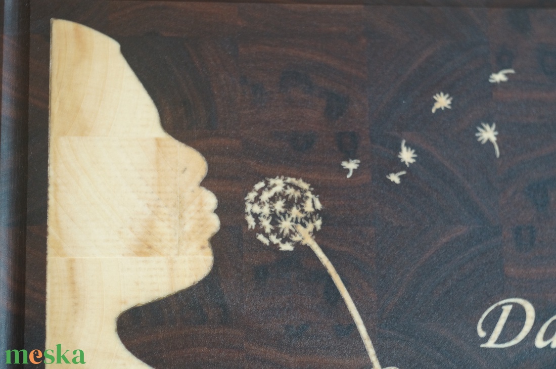 Pitypangot fújó kislány - bütüs vágódeszka valódi fa betéttel - otthon & életmód - konyhafelszerelés, tálalás - sütés, főzés - vágódeszka - Meska.hu