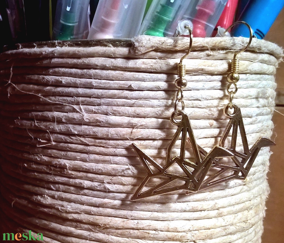 Origami madár fülbevaló arany színben - ékszer - fülbevaló - lógó fülbevaló - Meska.hu Origami madár fülbevaló arany színben - ékszer - fülbevaló - lógó fülbevaló - Meska.hu
