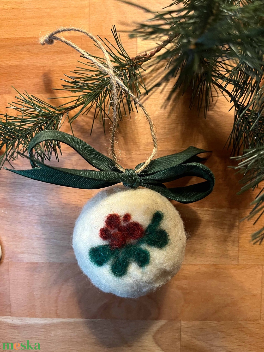 Tűnemezelt karácsonyfagömb - karácsony - karácsonyi lakásdekoráció - karácsonyfadíszek - Meska.hu