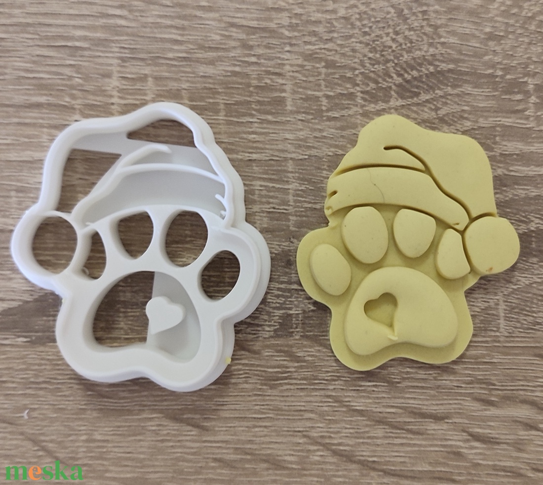 Tappancs formájú sütikiszúró  mikulás sapkával - otthon & életmód - konyhafelszerelés, tálalás - sütés, főzés - sütikiszúró - Meska.hu