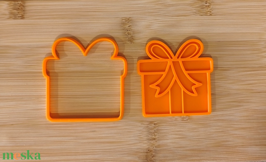 Ajándékos doboz formájú sütikiszúró - otthon & életmód - konyhafelszerelés, tálalás - sütés, főzés - sütikiszúró - Meska.hu