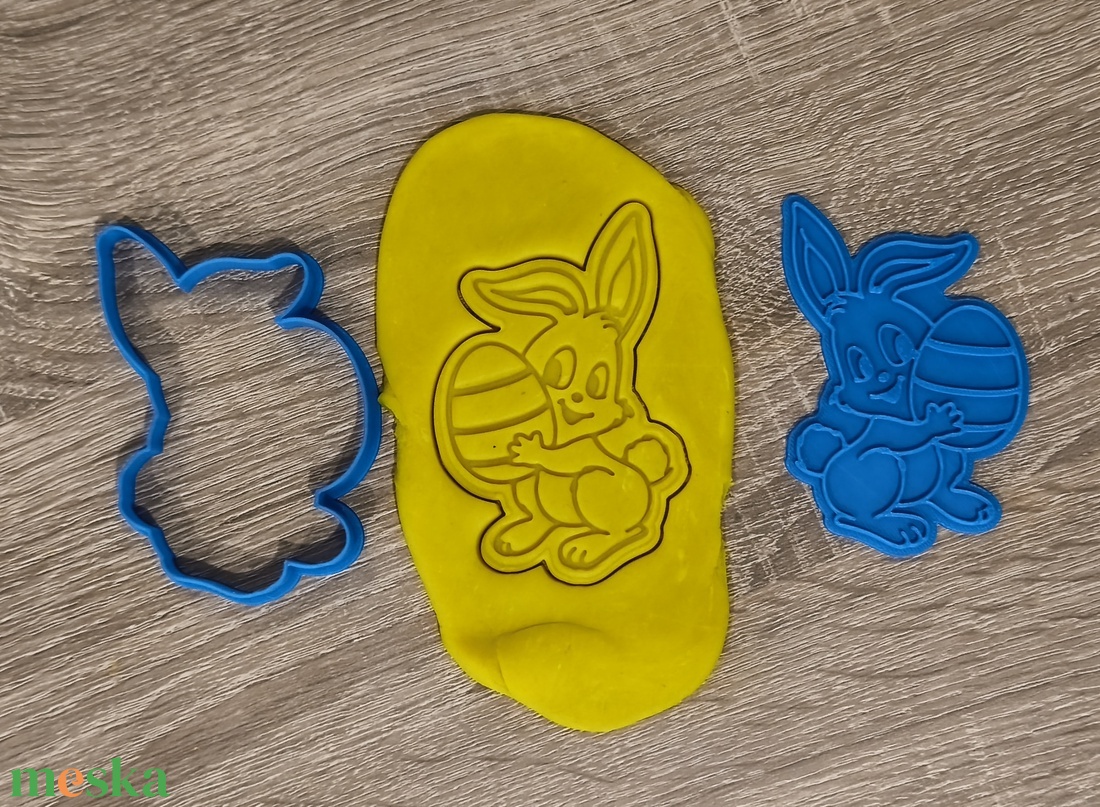 Nyuszi tojással sütikiszúró - ünnepi díszek, dekorációk - húsvéti díszek és dekorációk - húsvéti sütikiszúró - Meska.hu