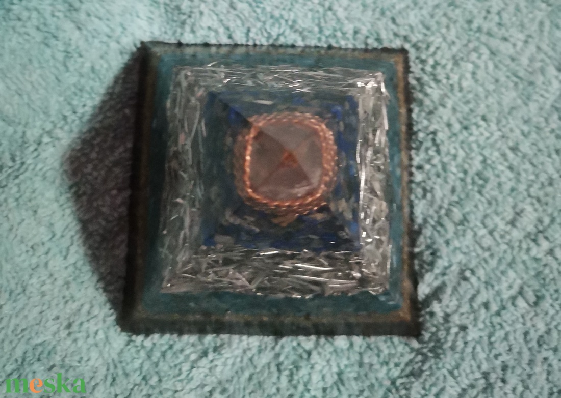 Orgonit piramis Lápisz, Apatit  - otthon & életmód - dekoráció - spiritualitás - orgonit piramis - Meska.hu