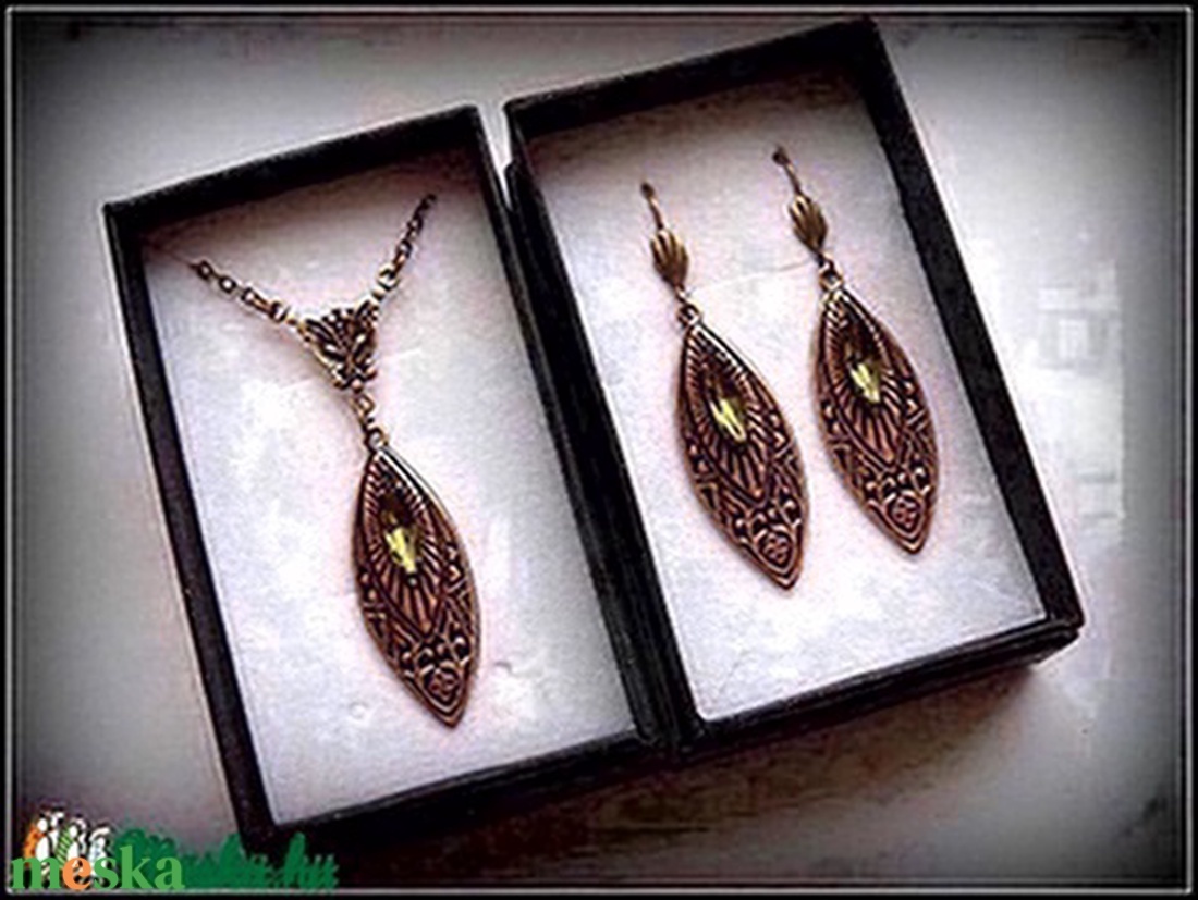 Pálmaház - olivine zöld swarovski fülbevaló - ékszer - fülbevaló - lógó fülbevaló - Meska.hu