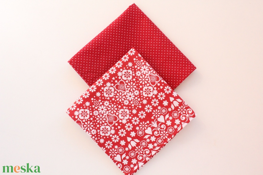 2 db textil szalvéta, 100% pamutvászon - piros alapon fehér virágos, szerelmes szívecskés és fehér apró pöttyös mintával - otthon & életmód - konyhafelszerelés, tálalás - Meska.hu 2 db textil szalvéta, 100% pamutvászon - piros alapon fehér virágos, szerelmes szívecskés és fehér apró pöttyös mintával - otthon & életmód - konyhafelszerelés, tálalás - Meska.hu