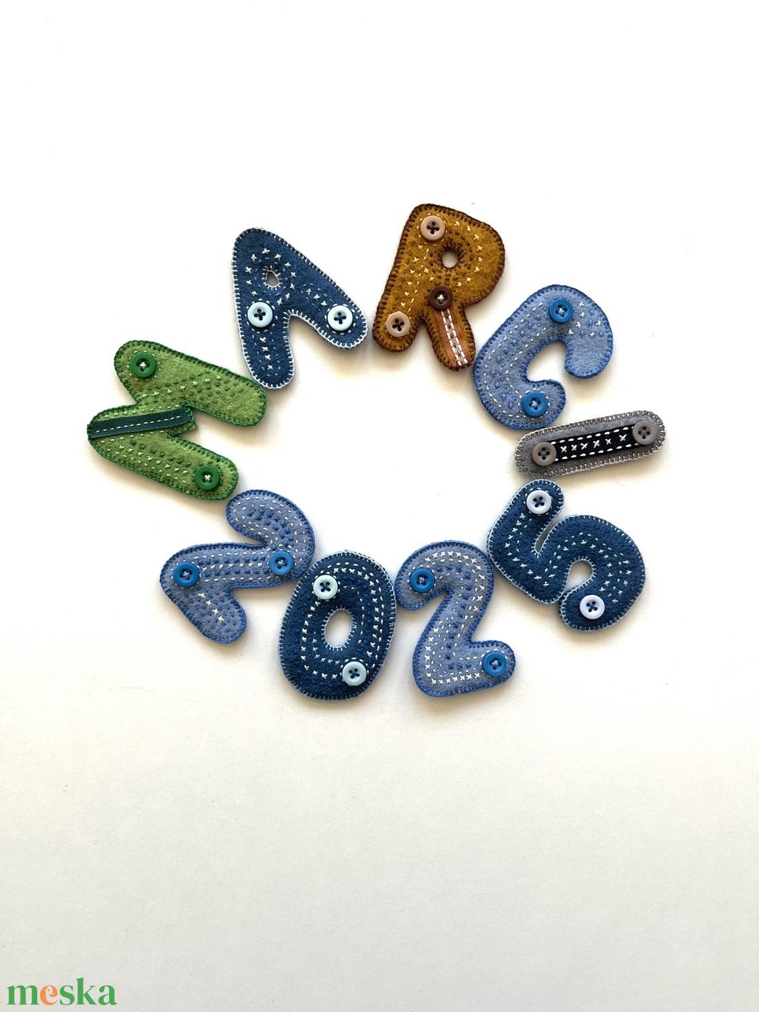 Gyapjúfilc betűk, számok, 9 db-os csomag - MARCI 2025 - otthon & életmód - dekoráció - fali és függő dekoráció - betű & név - Meska.hu