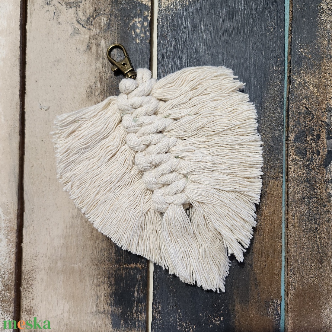 Makramé levél kulcstartó/táskadísz - natúr - táska & tok - kulcstartó & táskadísz - táskadísz - Meska.hu