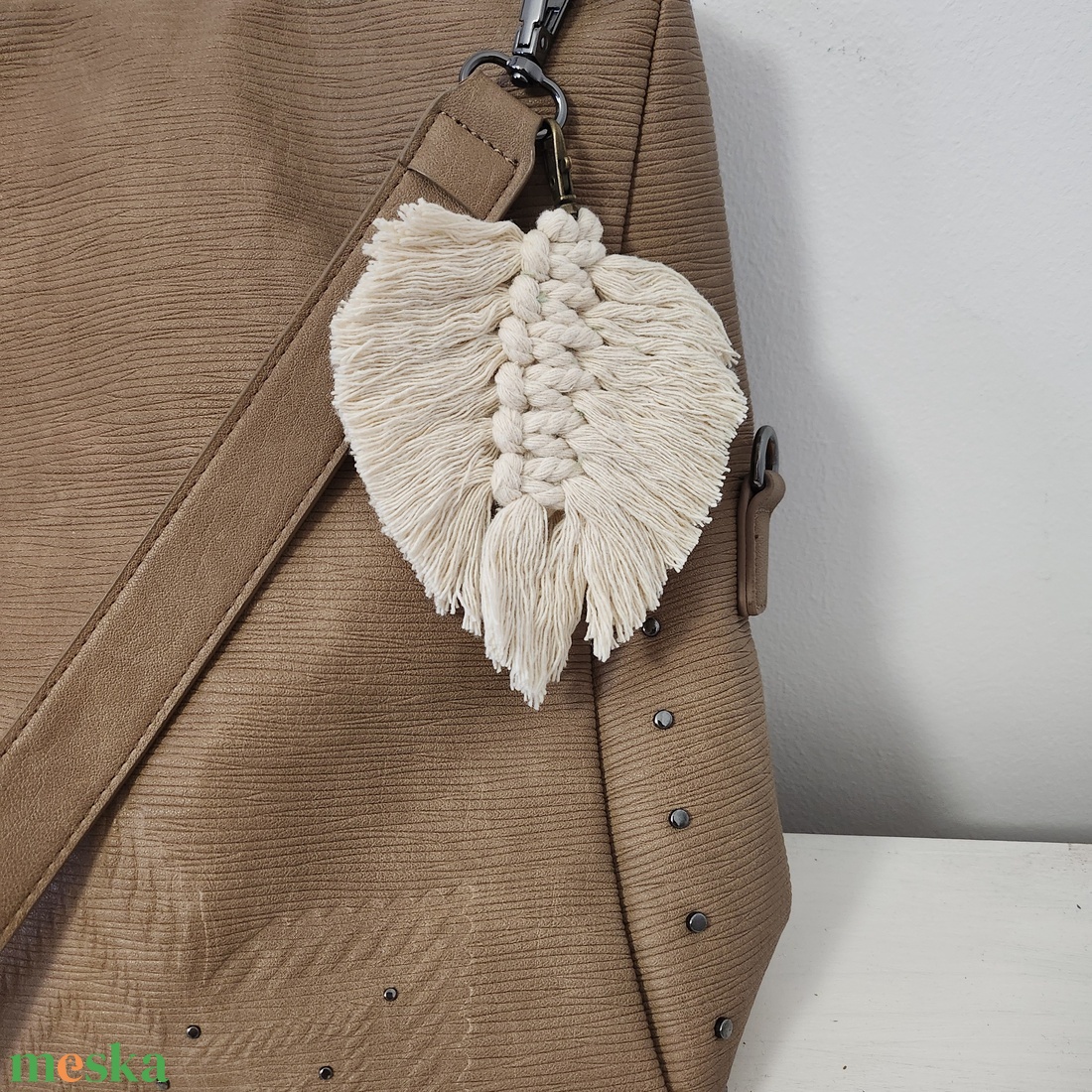 Makramé levél kulcstartó/táskadísz - natúr - táska & tok - kulcstartó & táskadísz - táskadísz - Meska.hu