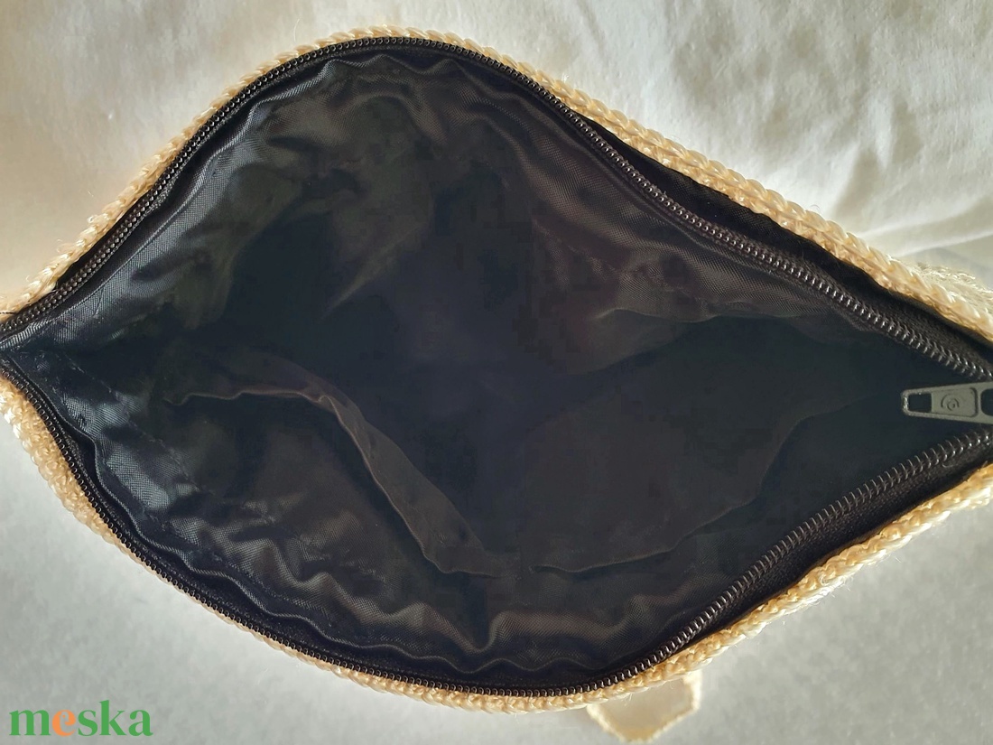 Vajszínű horgolt táska - táska & tok - kézitáska & válltáska - válltáska - Meska.hu