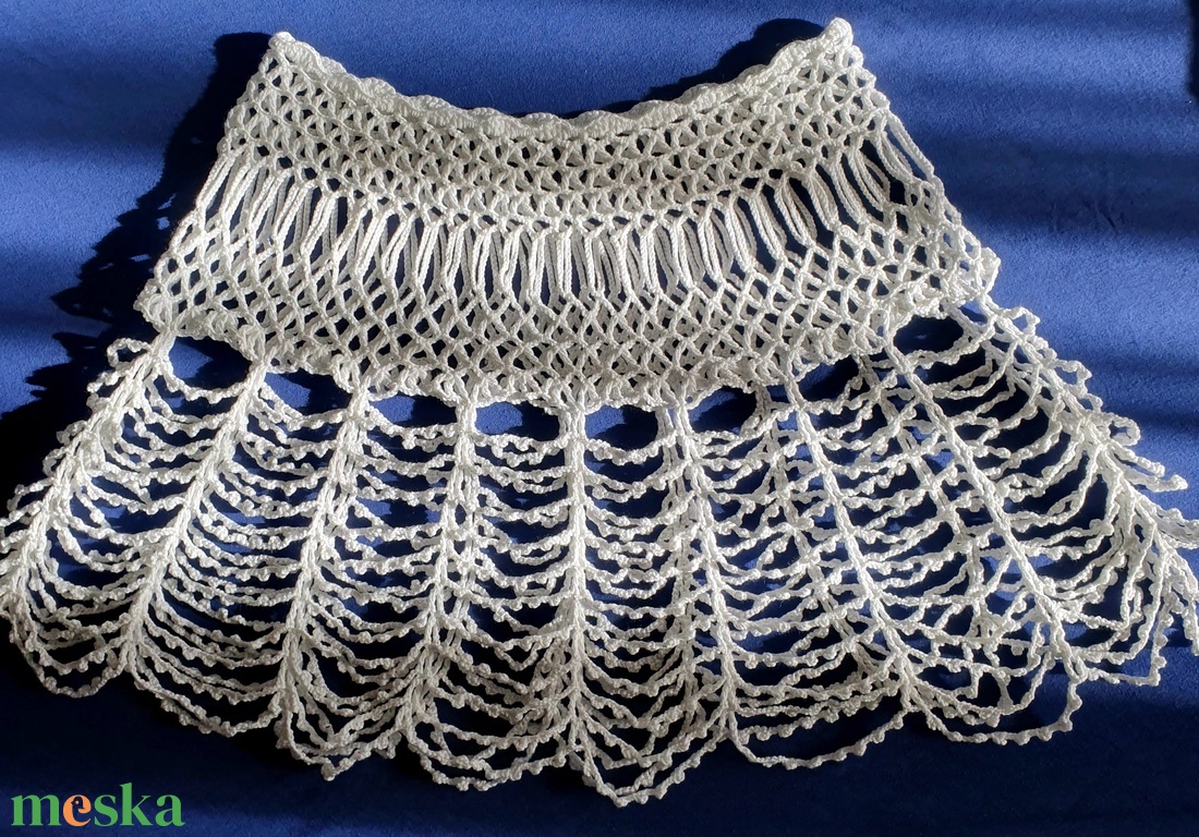 Horgolt fehér, modern boleró, vállkendő, poncsó - esküvő - kiegészítők - bolero és válltakaró - Meska.hu Horgolt fehér, modern boleró, vállkendő, poncsó - esküvő - kiegészítők - bolero és válltakaró - Meska.hu