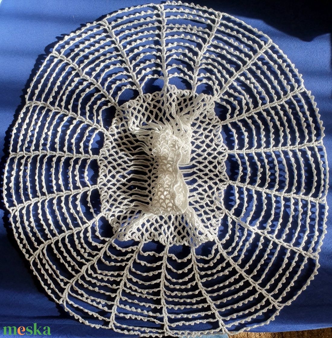 Horgolt fehér, modern boleró, vállkendő, poncsó - esküvő - kiegészítők - bolero és válltakaró - Meska.hu Horgolt fehér, modern boleró, vállkendő, poncsó - esküvő - kiegészítők - bolero és válltakaró - Meska.hu