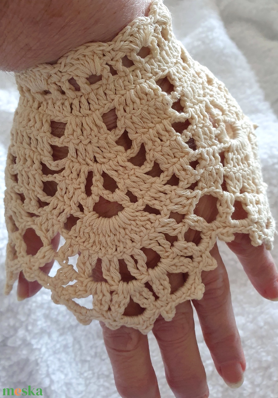 Horgolt csipke csuklódísz, kézelő ekrü fonalból - ruha & divat - sál, sapka, kendő - vállkendő - Meska.hu