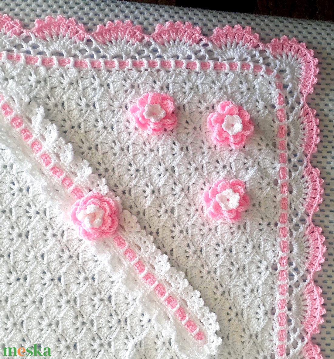 Babatakaró, horgolt, rózsaszín szegéllyel - baba - mama - baba ágynemű - babatakaró, gyerek pléd - Meska.hu