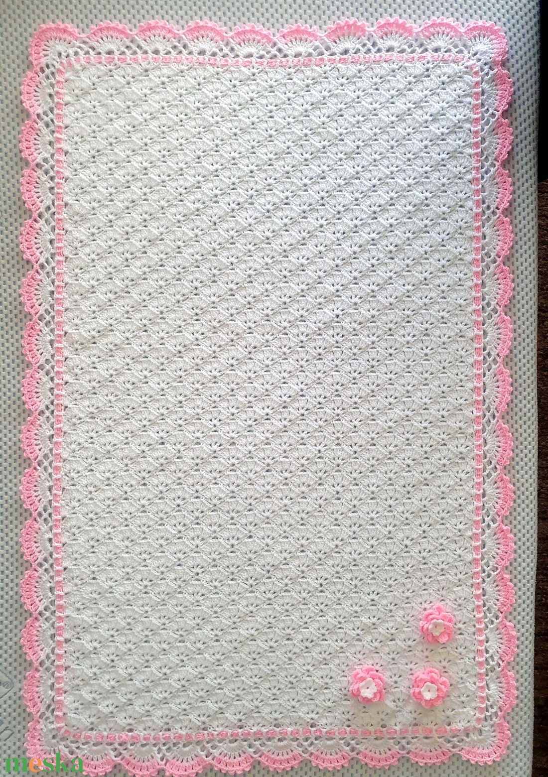 Babatakaró, horgolt, rózsaszín szegéllyel - baba - mama - baba ágynemű - babatakaró, gyerek pléd - Meska.hu
